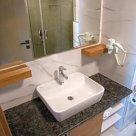 Hotel apartamentowy Golden World