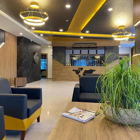 Aparthotel Golden World *