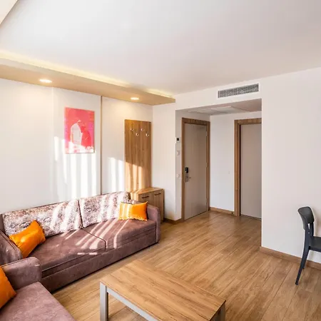 Golden World Aparthotel 4*