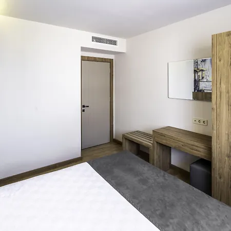 Aparthotel Golden World 4*