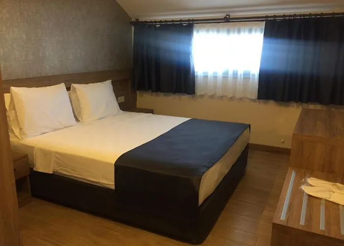 מלון דירות Golden World 4*